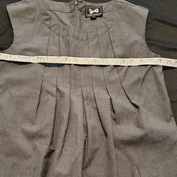 Forever 21 Gray Sleeveless Dress - Picture 2 of 6
